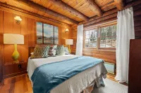 Log Cabin with Big Deck Energy on Lake Lanier, fire pit and lake access