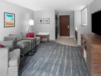 Hampton Inn Phoenix-Biltmore Hotels near 5 & Diner - N. 16th St.