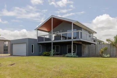 Island Getaway, Outdoor Spa, Games Room Hotels near Woolamai Surf Beach