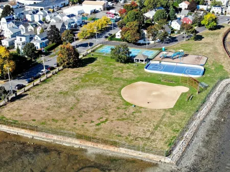 ★Downtown Condo~Steps from the Water & Common★