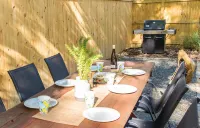 Bay views with kayaks, bikes, fire pit, crabbing and more Hotels in Shady Side