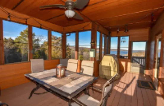 “Mountain” Lodge Views & Stars, Lakeside, Firepit, Dock, Kayaks & Paddleboards