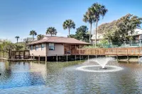 ONE BLOCK from the beach! Weekly and monthly discounts offered.