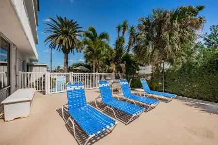 WaterView, Studio #15,  Family Friendly, Close to Beach Отели рядом с достопримечательностью «Библиотека Клируотер Мейн»