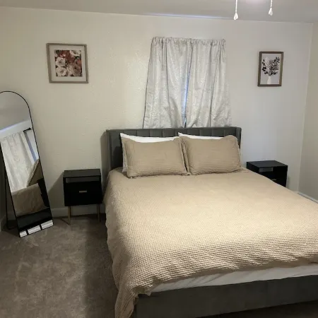 Cozy Three bedroom home in Central Farmington