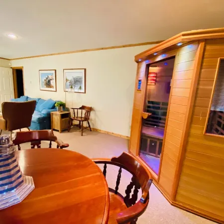 Private, Cozy & Spacious Cabin W/ Lake Superior & Madeline Island Views & Sauna Отели в г. Бейфилд