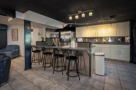 Pet Friendly/Professional Host/Kayaks/Waterfront Отели в г. Крил Спрингс