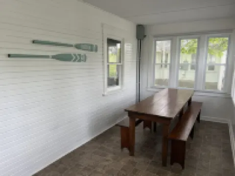 Newland's Resort: Cozy Channel Front Cottage #2 on Indian Lake with a Boat Dock Hotels in Stokes Township