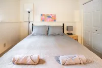 *Pet Friendly* Ski Camelback Waterpark Hiking  Casino & Shopping! Easy check out