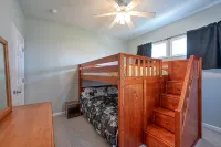 Relaxing chemical free home w/RO water & great ocean views close to DT Surf City