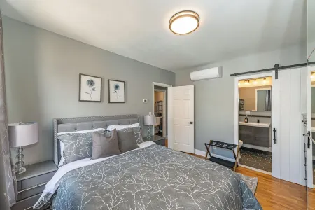 Family-Friendly 3Br Home Near NYC -Private House - Free Parking Отели рядом со станцией Хобокен-Поезд