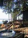 Stunning Waterfront - Pnw Gem  Hot Tub, Mountain Views, Fireplace