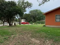 Hummingbird Cabin, located down Riverroad close to local shops and restaurants! Hotels in Concan