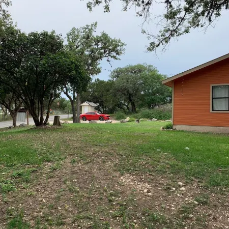 Hummingbird Cabin, located down Riverroad close to local shops and restaurants!