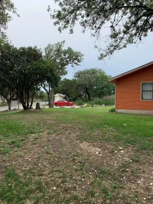 Hummingbird Cabin, located down Riverroad close to local shops and restaurants!