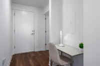 Stylish DT Studio w/ Private Balcony!