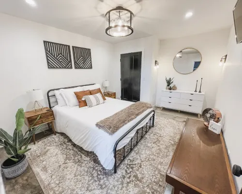 NEW! The Lofts - Industrial/modern loft within walking distance to downtown! Hotels in Mountain Home