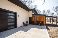 Modern Home in Natures Warmth with Great Location Hotels near Finish Line