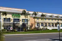 Beautiful clean and in great location beach condo