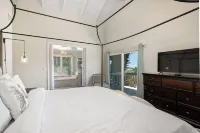 Ocean Breeze Heaven Pool House in La Jolla