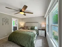 KY Lakeshore Retreat -Waterfront Views, Dock, Deck, Large Parking -NEW 2024