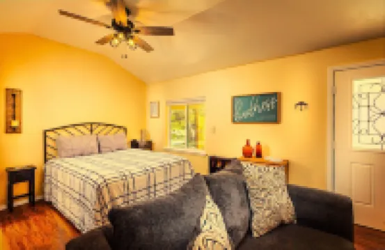 Newly remodeled Studio Cottage, perfect for two!