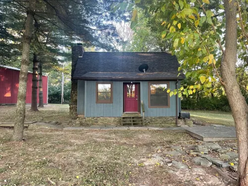 Country, hideaway cabin close to town, 15 minutes from wineries Hotels in Union County