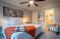 Hot-Tub+Game Room-Screened in Back deck with Fireplace-Walk to Helen