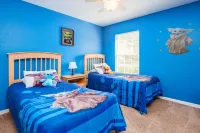 Luxury lake and conservation view home, new upgraded kitchen appliances Hotels near Walgreens