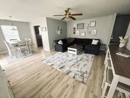 Heartland Hideaway in the Heart of Owensboro Отели рядом с достопримечательностью «H L Neblett Community Center»