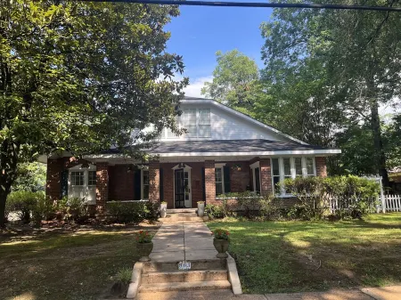 Cozy Carriage House 2 Blocks from Oxford Square