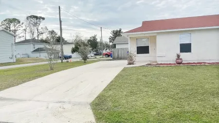 Entire Home Minutes From Beaches, Shopping, and Downtown Historic District Отели рядом с достопримечательностью «St. Augustine Premium Outlets»