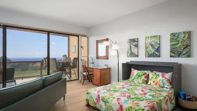 Paradise Ocean Views & Golf w/ A/C + Pool / PickleBall / Tennis