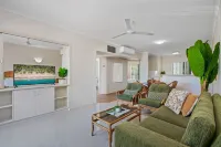 Tropic Towers: Cairns City Family Apartment