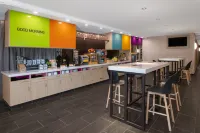 هوم 2 سويتس باي هيلتون سميث فيلد، آر آي فنادق في سميثفيلد