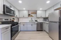 Hidden Gem! 2 Bed 2 Bath - Close to the Strip & Allegiant Stadium