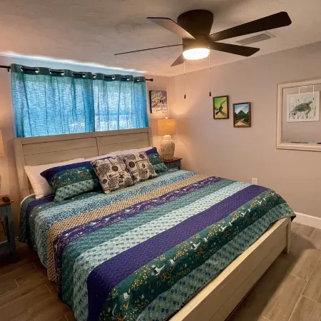 Channel Cat! One mile to the beach! Waterfront + pet friendly home near Venice.
