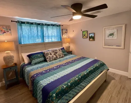 Channel Cat! One mile to the beach! Waterfront + pet friendly home near Venice. Отели рядом с достопримечательностью «Venice Myakka River Park»