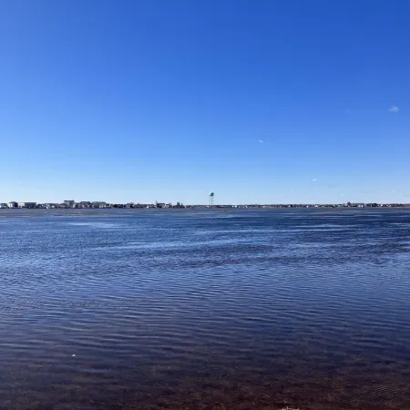 2-Bedroom Apt Sleeps 7! - 1/4 mile to Beach!