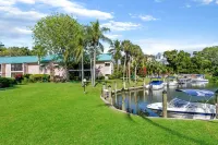 Turtle Cove Condo--- Steps to Siesta Key Beach