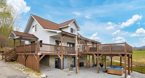 NEW Breathtaking Views, Arcade and Hot Tub in a Peaceful Mountain View Retreat