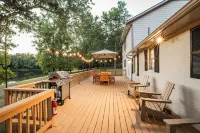 The Shepherd's Lodge at Addis Acres /4BR/3BA/ newly renovated/pond/firepit/deck