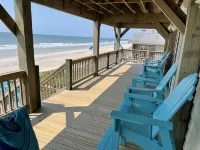 Charm Getaway - Oceanfront family home in a quiet stretch of Surf City !