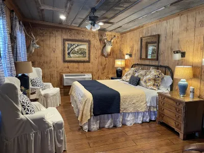 The Cottage At Axis Hill Farm with Private Riverfront