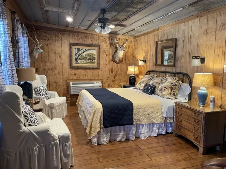 The Cottage At Axis Hill Farm with Private Riverfront