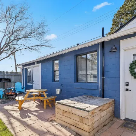Downtown Berry Bungalows - 2 Single Family Homes w/Fenced Yards, AC, W/D, Wi-Fi