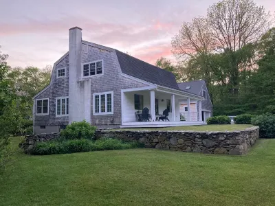 Private  Spacious  Pet Friendly  Studio / Loft Hotels near Rhode Island Red Monument