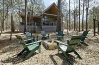 NEW, modern 3 bed, 3.5 bath cabin with hot tub and huge deck - summer bliss!