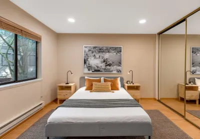 Cozy Downtown 2BD Bellevue Condo Free Parking