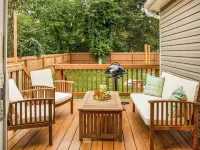 7 Mins to the Beach! Fire Pit, BBQ, Games, Fully Equipped Kitchen & Beach Gear Hotels in Colonial Beach